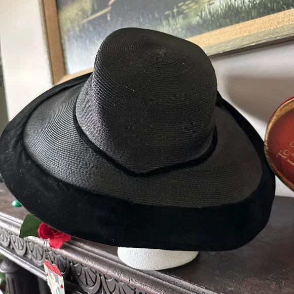 1930s/1940s wide brimmed black straw and velvet hat
